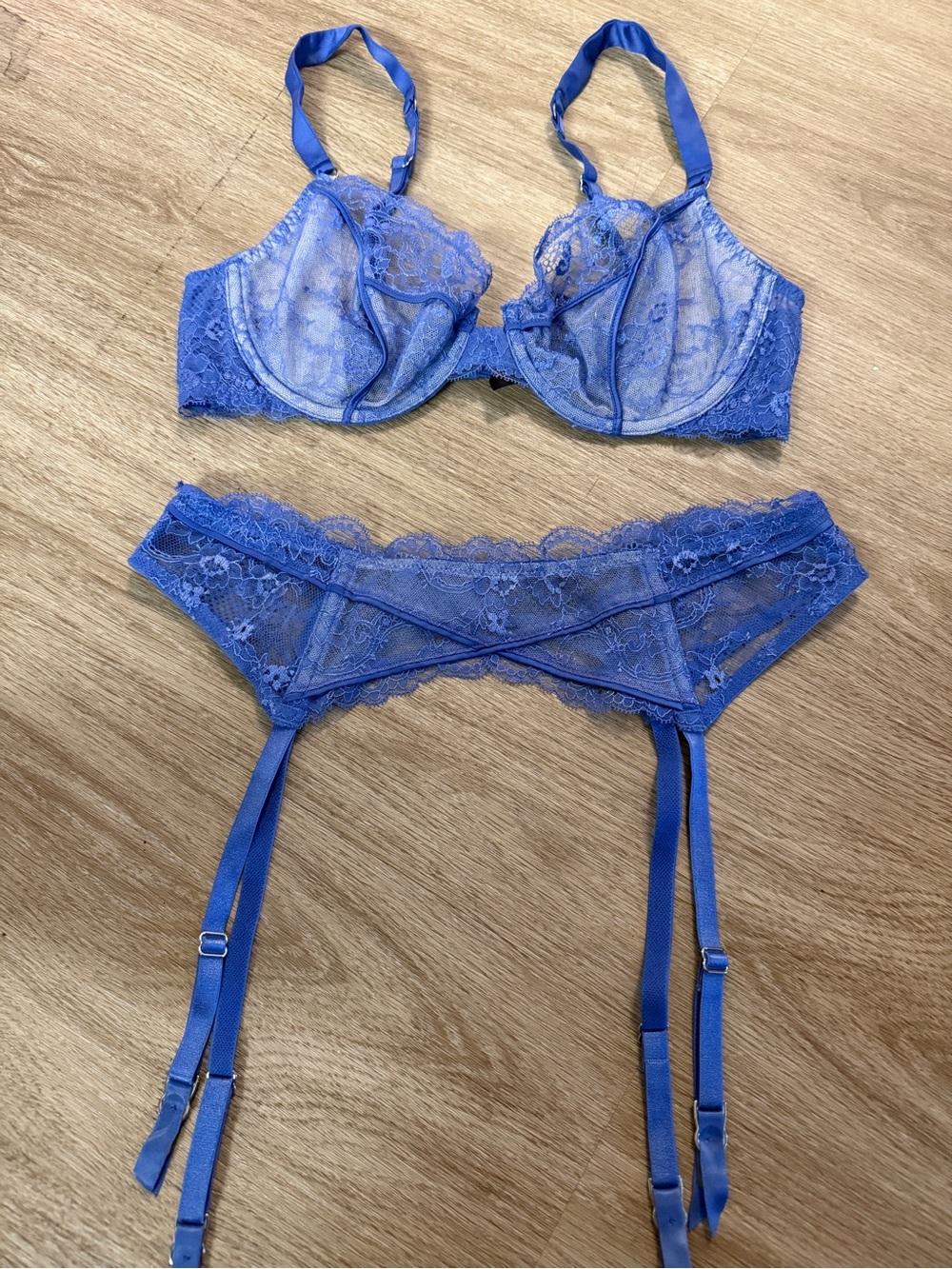 Brand New Victoria's Secret Very Sexy Unlined Demi Bra 34C and Garter Belt XS/S